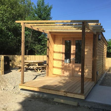 Romantic Getaway Luxury Wooden Cabin With Private Hot Tub And Bbq Αμπερίστγουιθ Εξωτερικό φωτογραφία