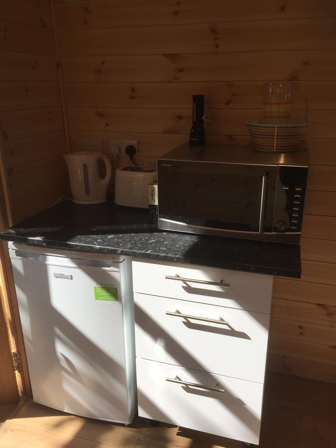 Romantic Getaway Luxury Wooden Cabin With Private Hot Tub And Bbq Αμπερίστγουιθ Εξωτερικό φωτογραφία