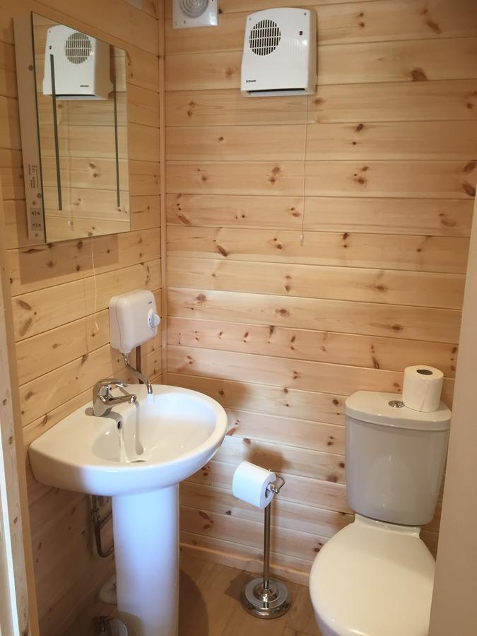 Romantic Getaway Luxury Wooden Cabin With Private Hot Tub And Bbq Αμπερίστγουιθ Εξωτερικό φωτογραφία